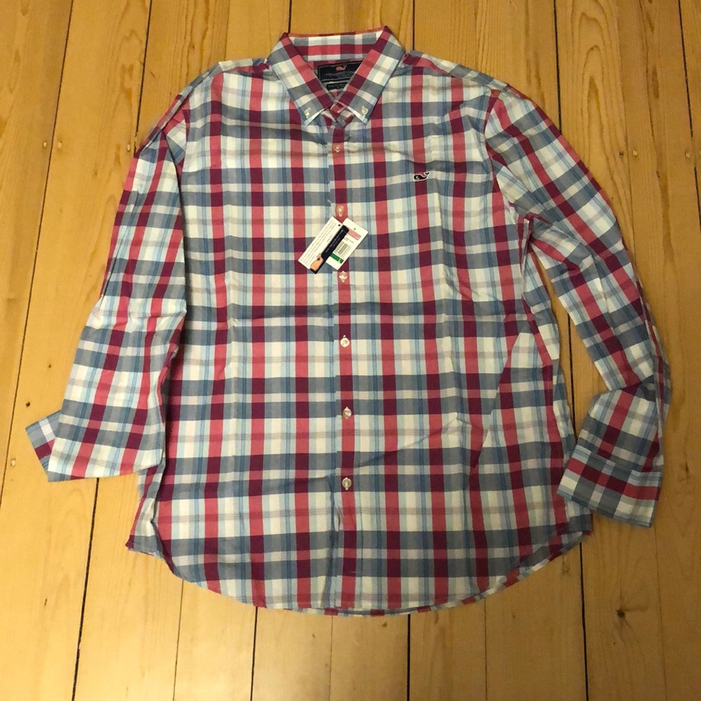 NWT Men’s Vineyard Vines button down shirt.